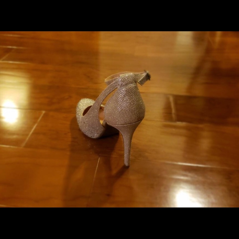 Heels - Picture 5 of 7